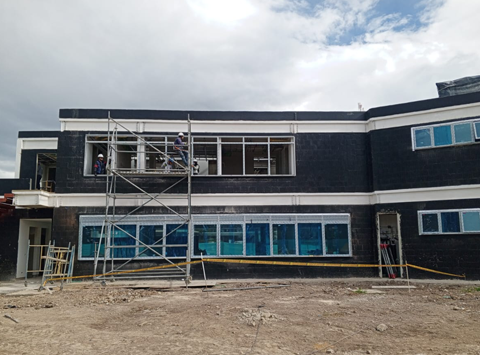 Instalación ventaneria costado norte